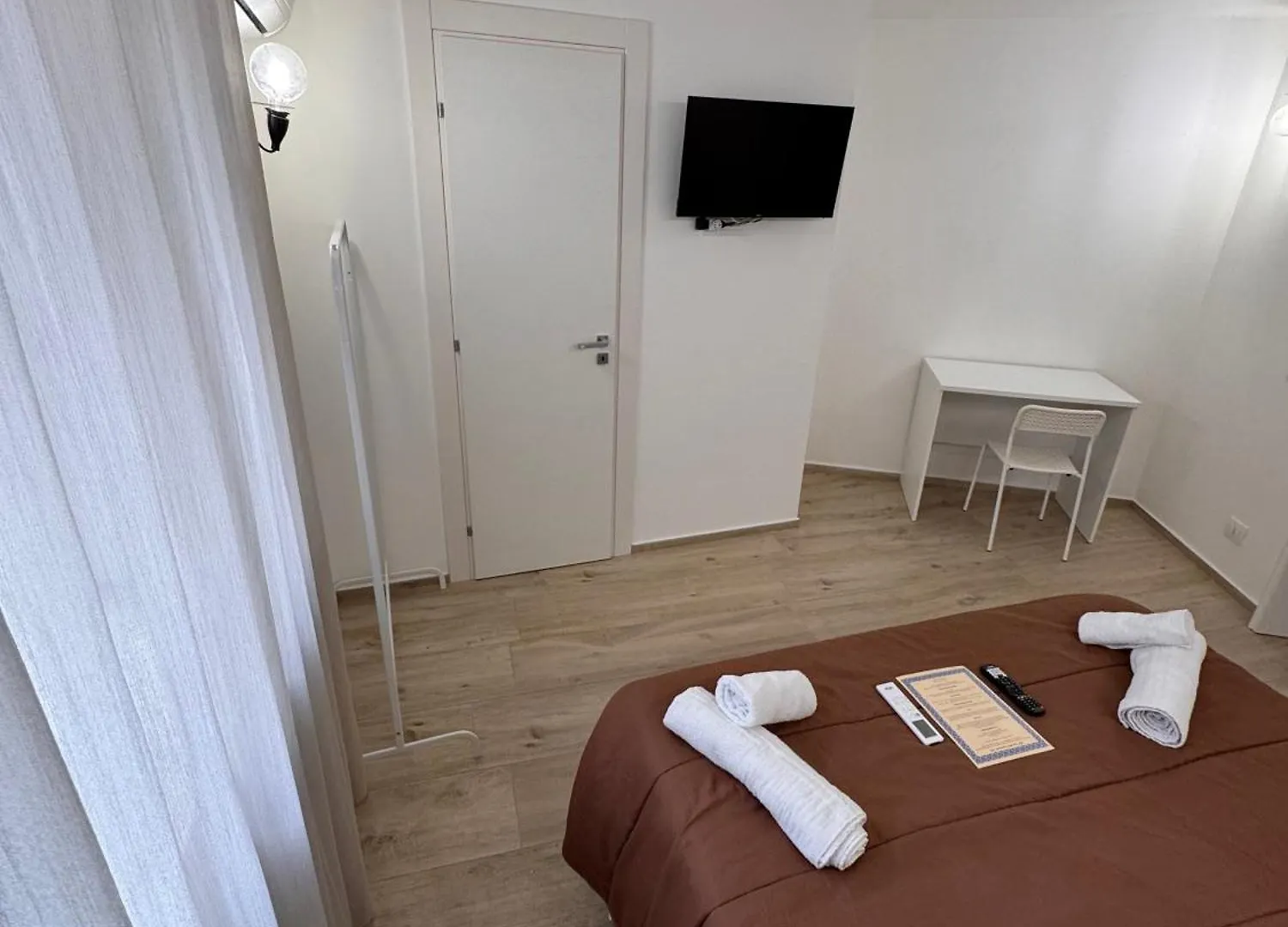 Le Camere dell’Emiro Castronuovo di Sicilia 0*,